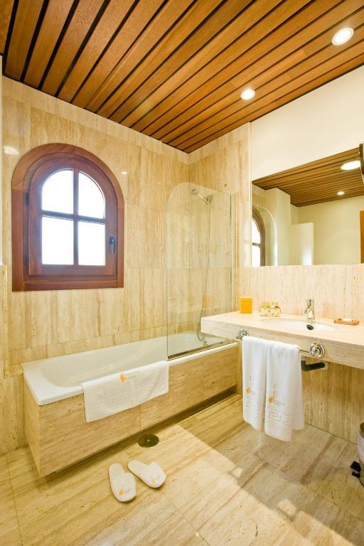 Hostal Bodegas Hacienda Albae Argamasilla de Alba Habitación foto